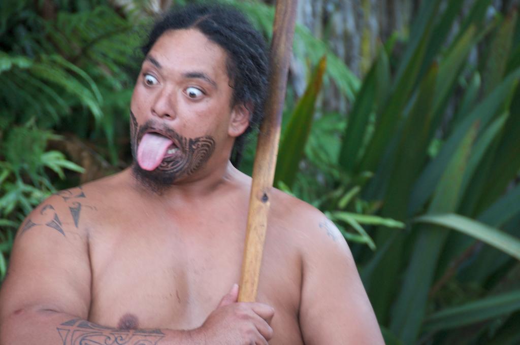 En las islas ofrecen lo que llaman la "maorí experience" , para disfrute de los turistas. cc-by Empty007