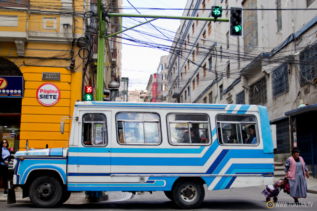 transporte_publico_la_paz_bolivia_como_moverse_calle_mercado_micro