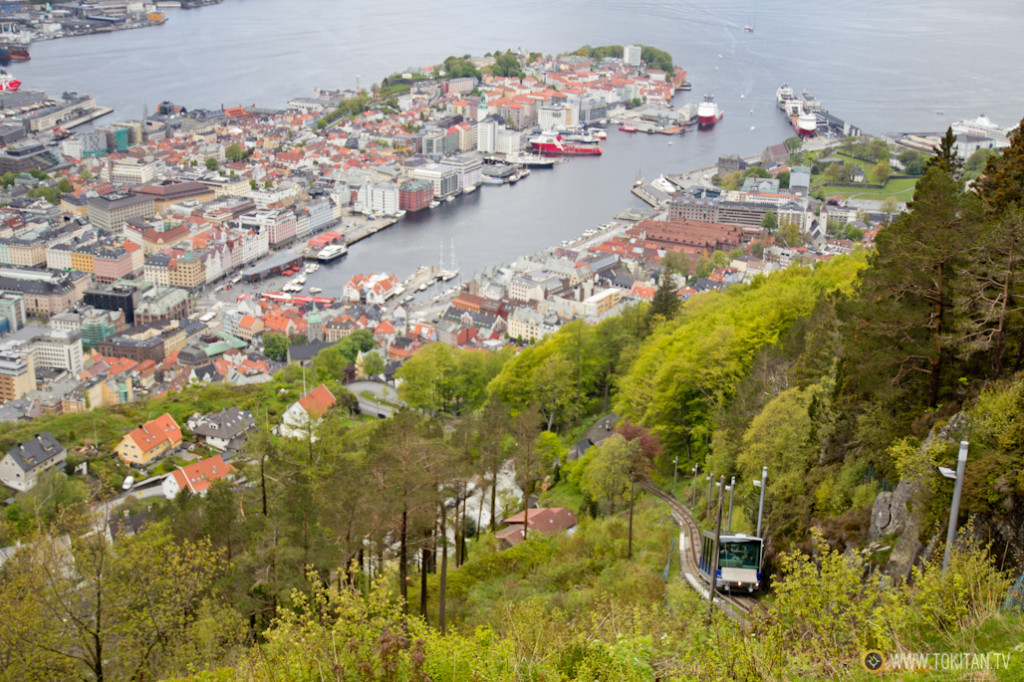 Vistas de Bergen desde el mirador de Fløyen. En primer término el fnicular Fløibanen.