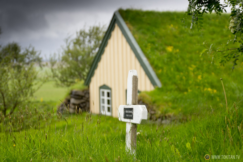 iglesias_turba_islandia_hofskirkja-tradicional-antigua-casas-tejado_cesped