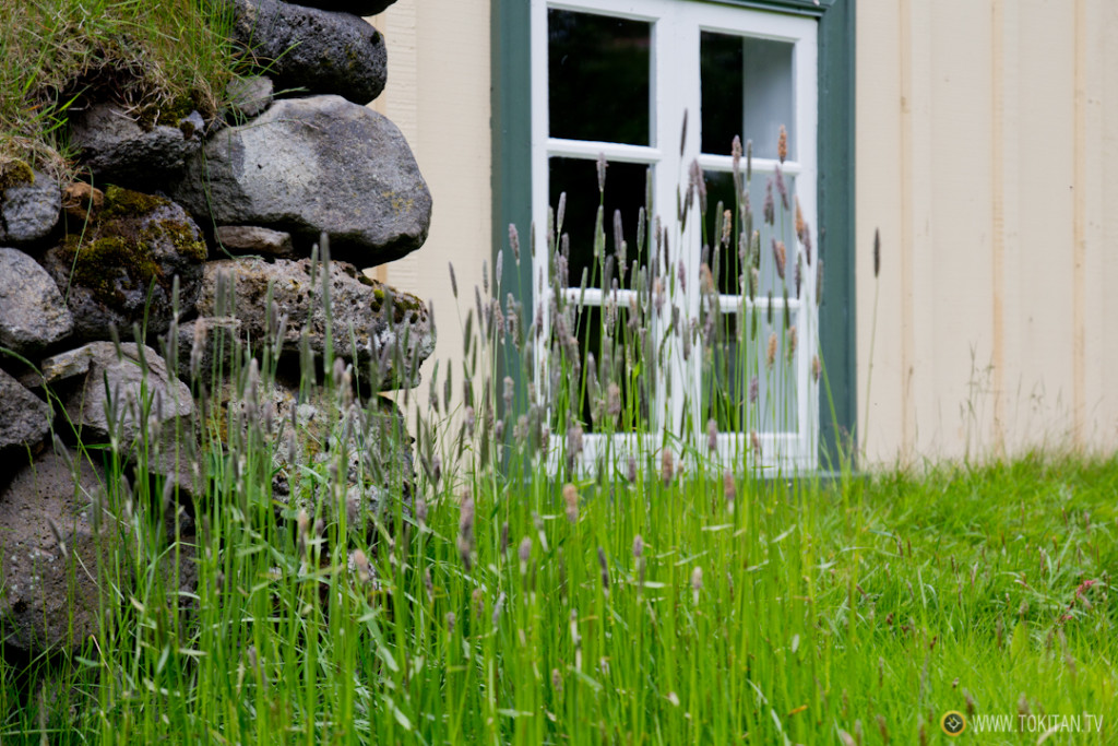 iglesias_turba_islandia_hofskirkja-tradicional-antigua-casas-ventana