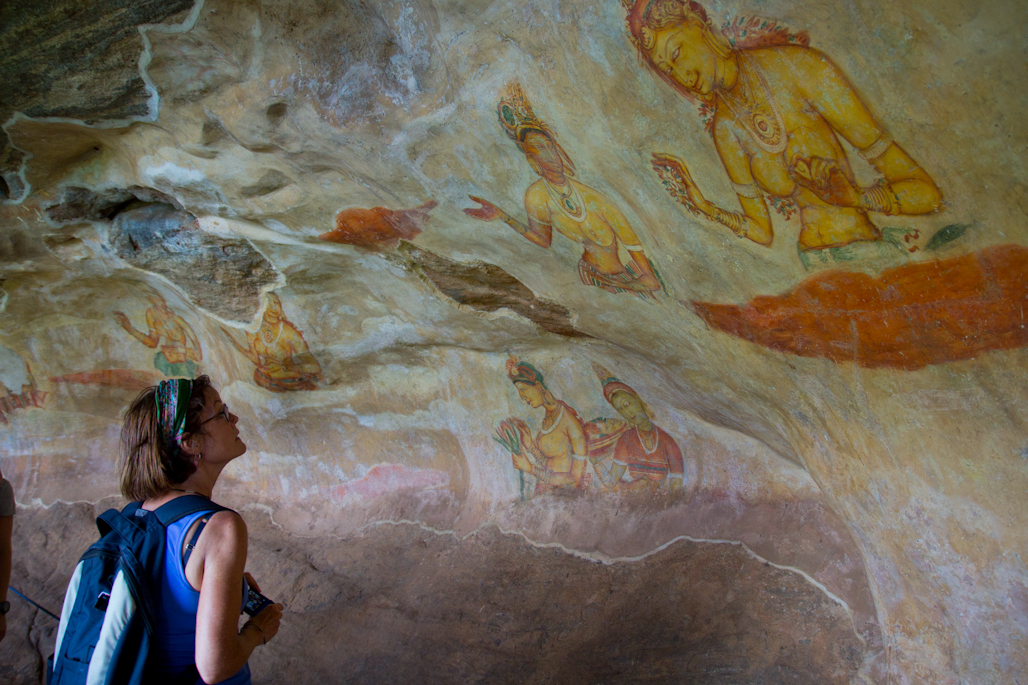 fortaleza-palacio-sigiriya-sri-lanka-arqueologia-roca-leon-volcan-frescos-mural