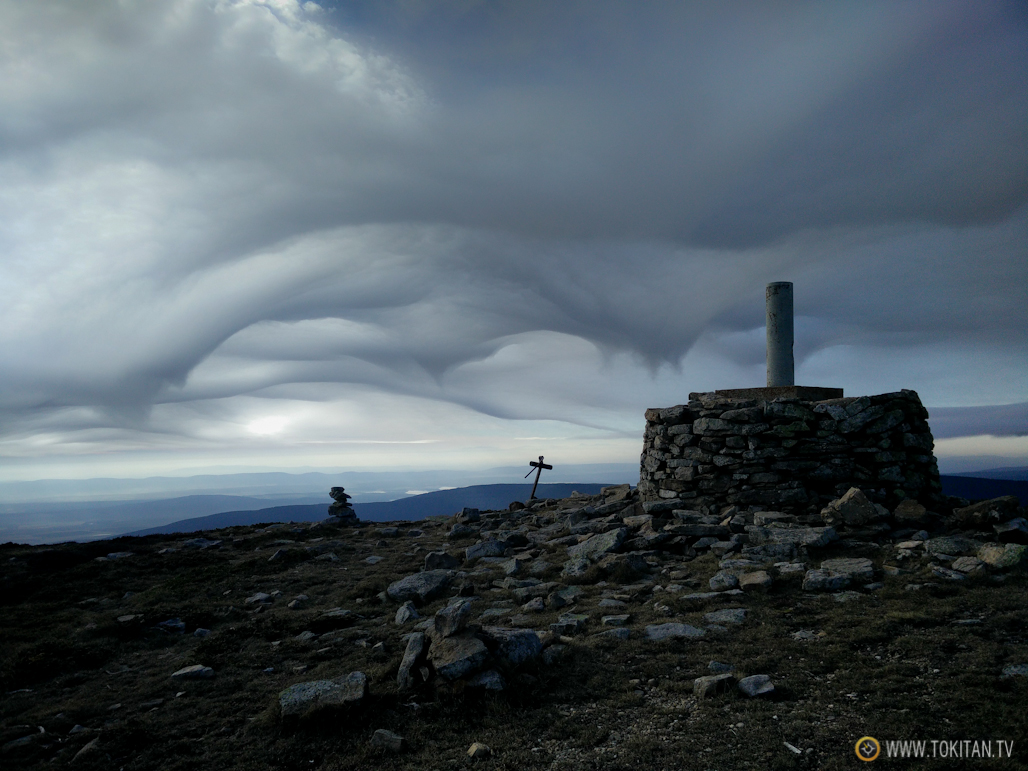 fenomenos-meteorologicos-montan%cc%83a-monte-nubes-undulatus-cupulas