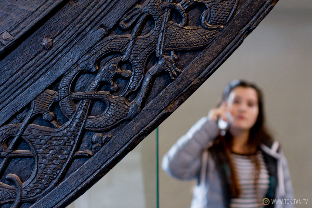 Los grabados de la quilla del barco vikingo de Oseberg, en el Museo del Barco Vikingo de Oslo.